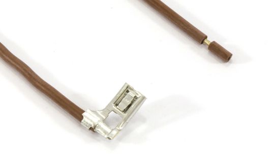 delno posnet vodnik s kontaktnim elementom 