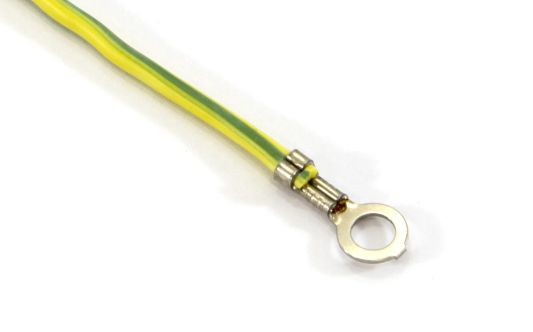 vodnik s kontaktnimi elementi