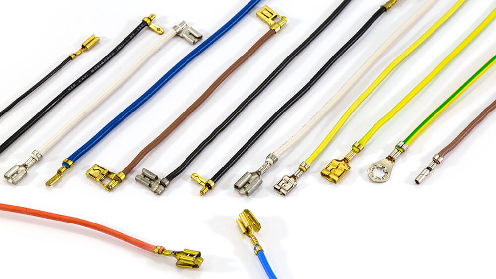 vodniki, opremljeni s kontaktnimi elementi